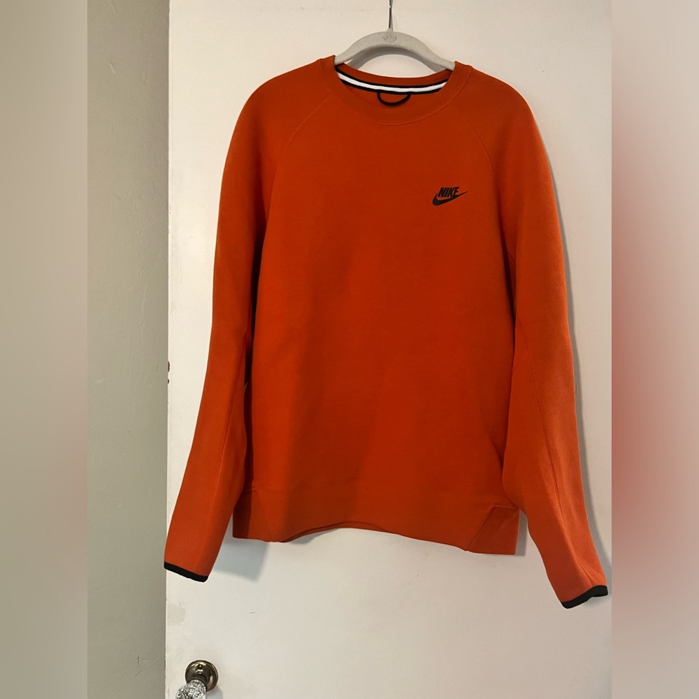 Nike sportswear crewneck size medium EUC